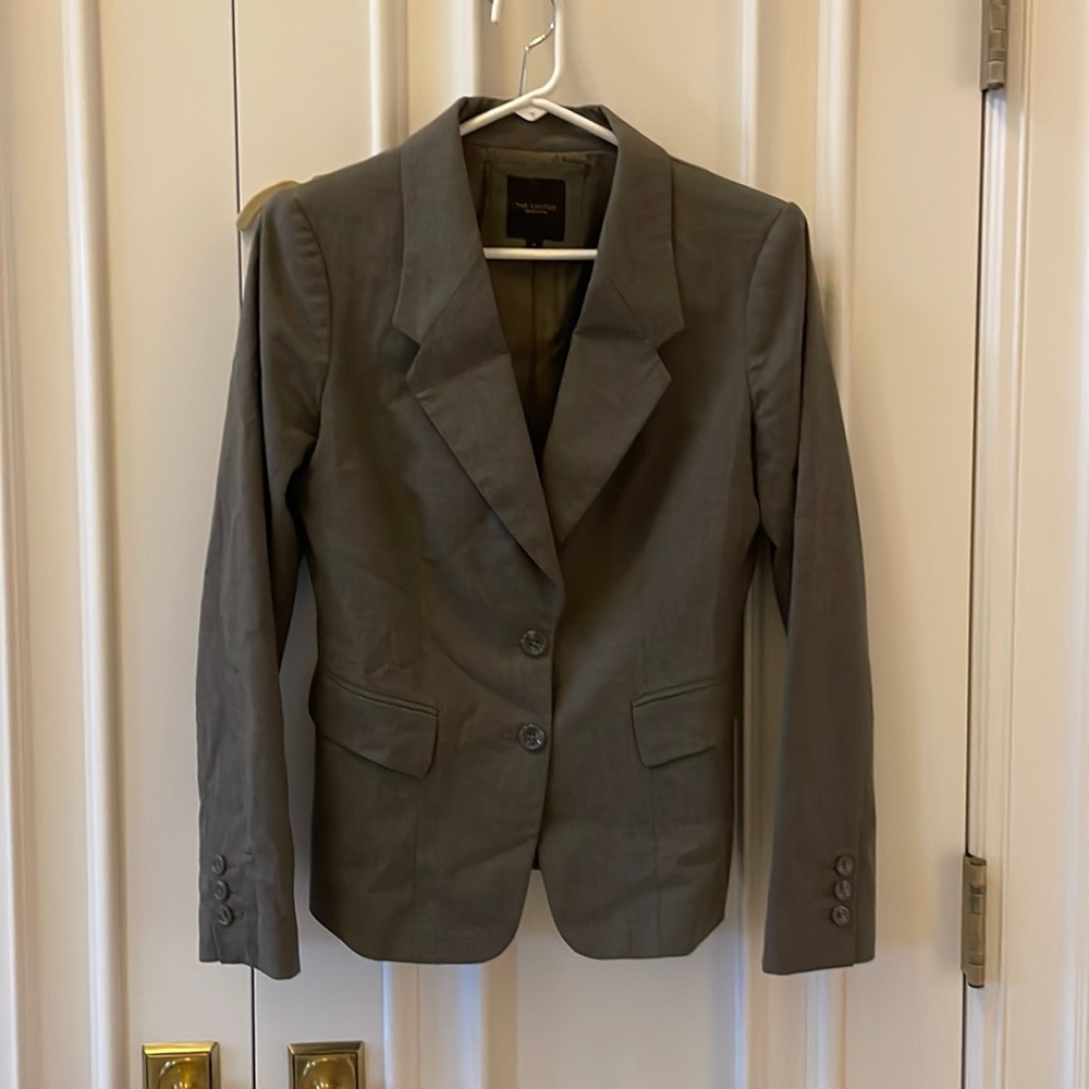 Suit with matching pants and skirt / Blazer